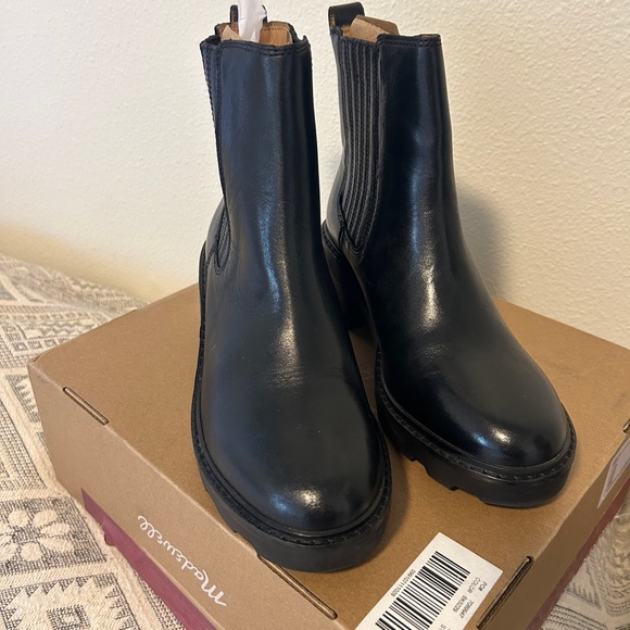 Madewell lugsole heeled chelsea boots black NWT 8 - Picture 4 of 5